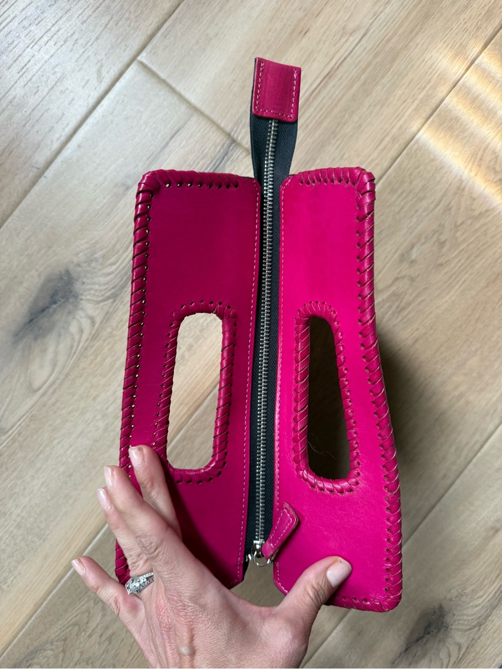 NEW Que Chula Sobre Chico Pink tooled leather handbag - Picture 5 of 10